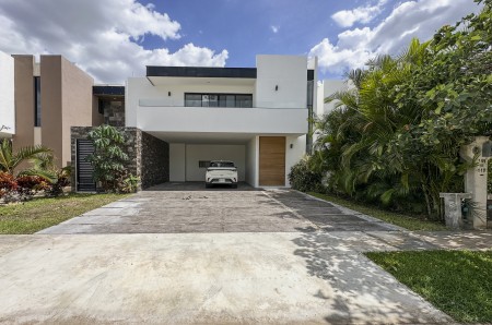 Casa en venta de 4 habitaciones en Parque Natura al norte de Merida EQUIPADA